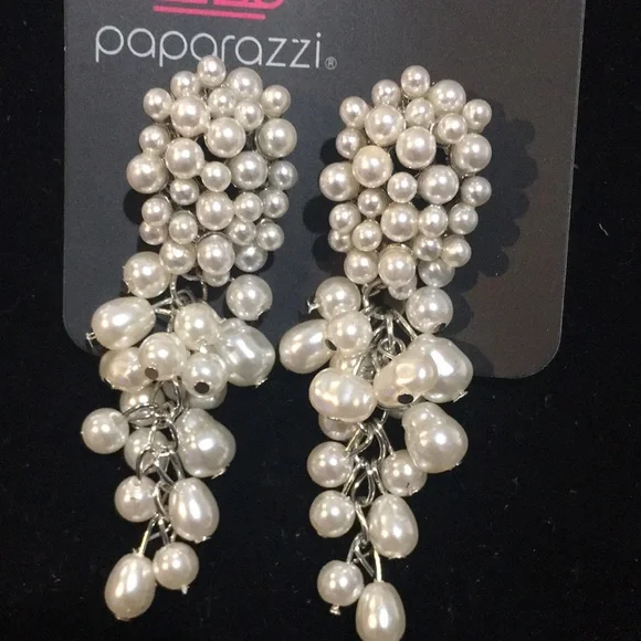 Paparazzi fabulously flattering white post earring - Picture 3 of 4